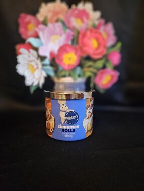 NWT Goose Creek Pillsbury Cinnamon Rolls Candle - Blue and Tan